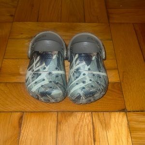 Crocs🐊| Infant Size 5c| Color “Real Tree”| Used